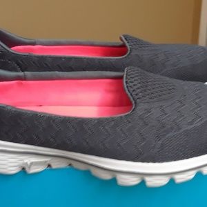 Women's sz 7 Skechers Go Walk 2 Axis Shoes